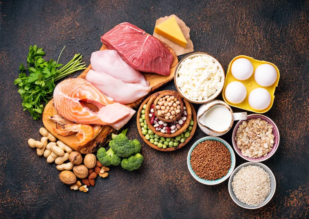 alimenti che contengono proteine di origine animale: carne, pesce, uova, latticini